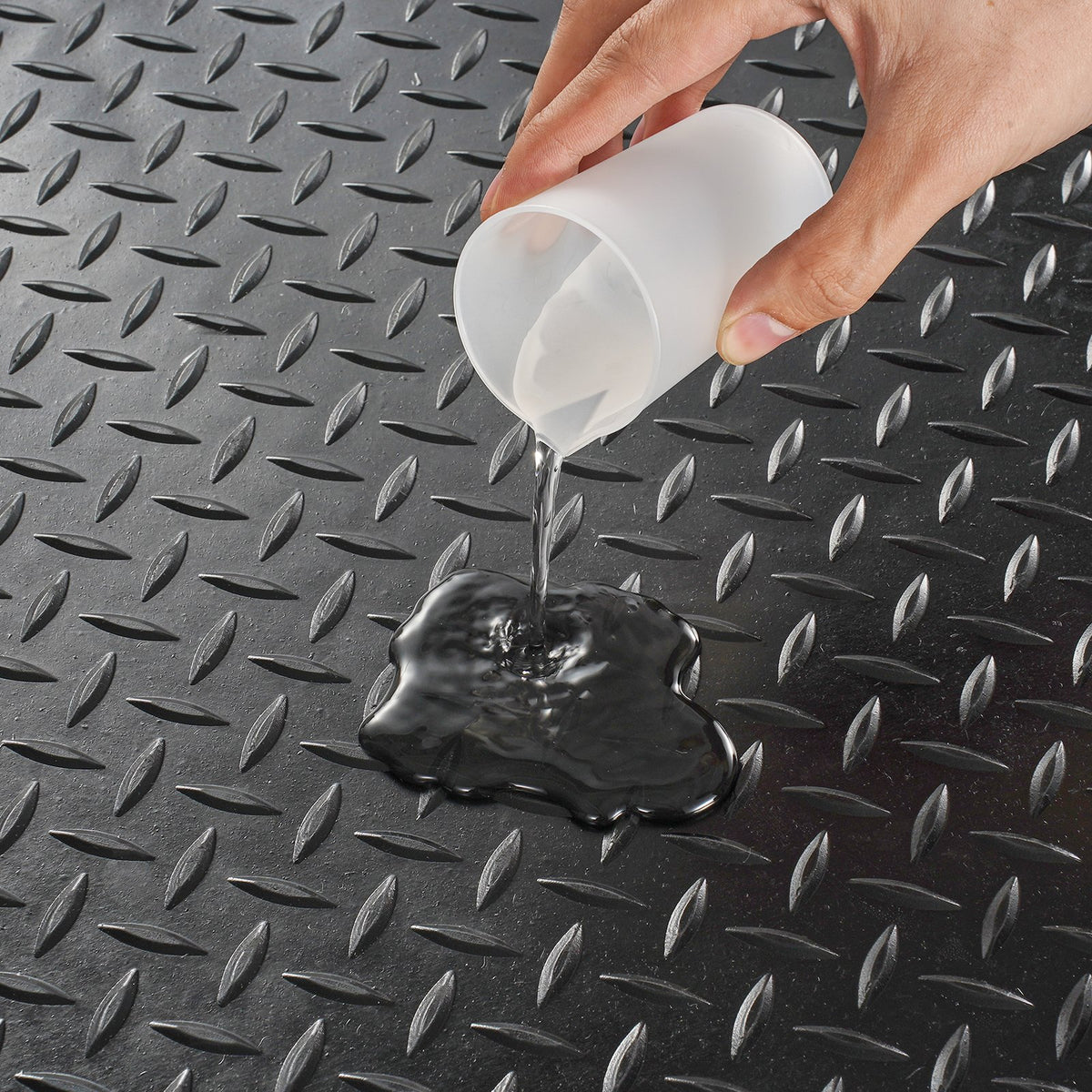 VEVOR Diamond-Plate Rubber Flooring Roll, 3 mm x 4 ft x 6 ft Garage Floor Mat, SBR Rubber Garage Flooring Roll, Easy to Clean, Diamond Plate Rubber Mat for Under Cars, Garage Industry Gym, Black
