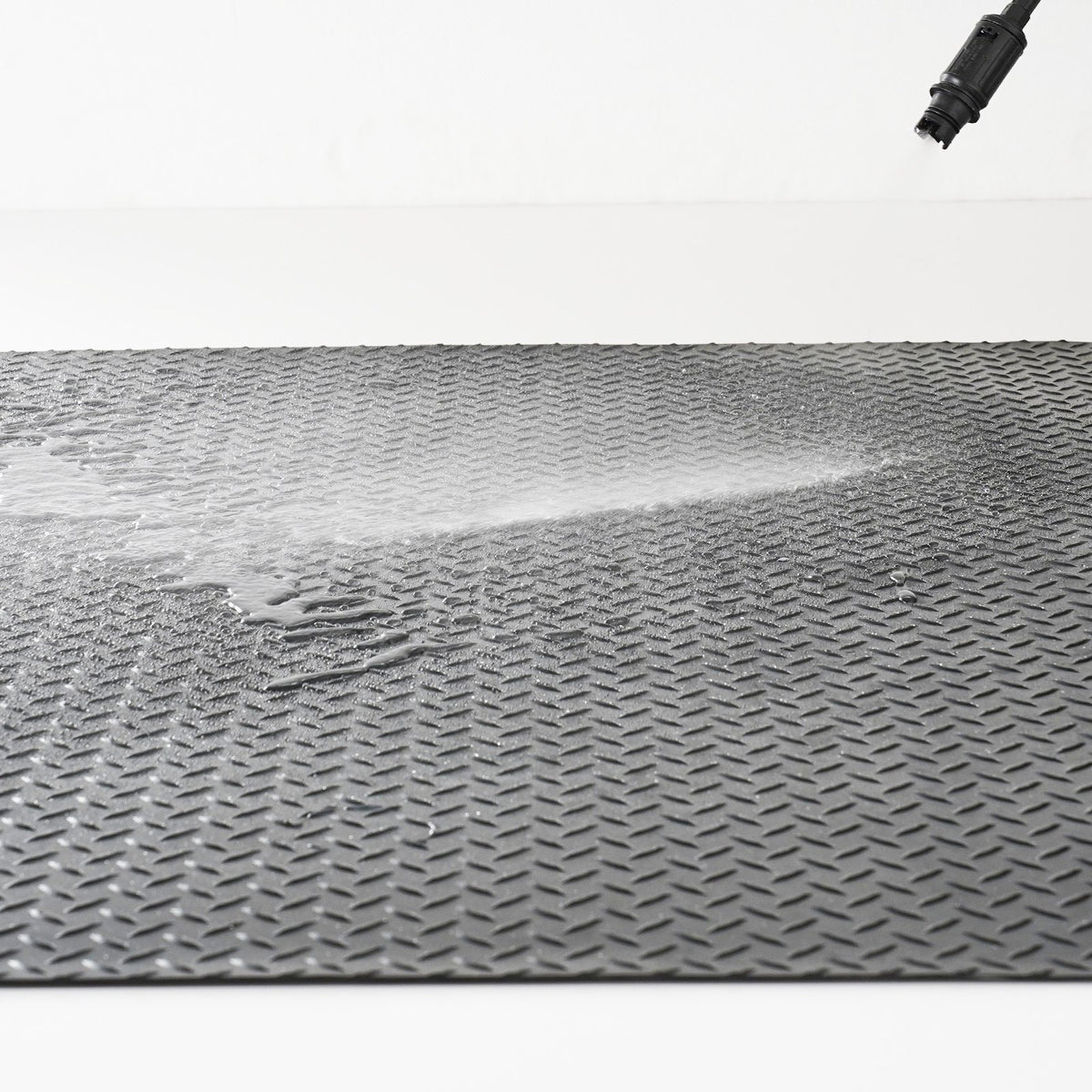 VEVOR Diamond-Plate Rubber Flooring Roll, 3 mm x 4 ft x 6 ft Garage Floor Mat, SBR Rubber Garage Flooring Roll, Easy to Clean, Diamond Plate Rubber Mat for Under Cars, Garage Industry Gym, Black