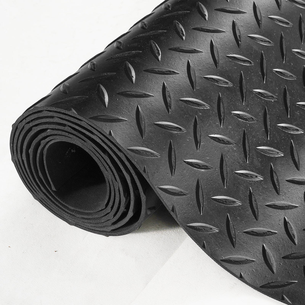 VEVOR Diamond-Plate Rubber Flooring Roll, 3 mm x 4 ft x 6 ft Garage Floor Mat, SBR Rubber Garage Flooring Roll, Easy to Clean, Diamond Plate Rubber Mat for Under Cars, Garage Industry Gym, Black
